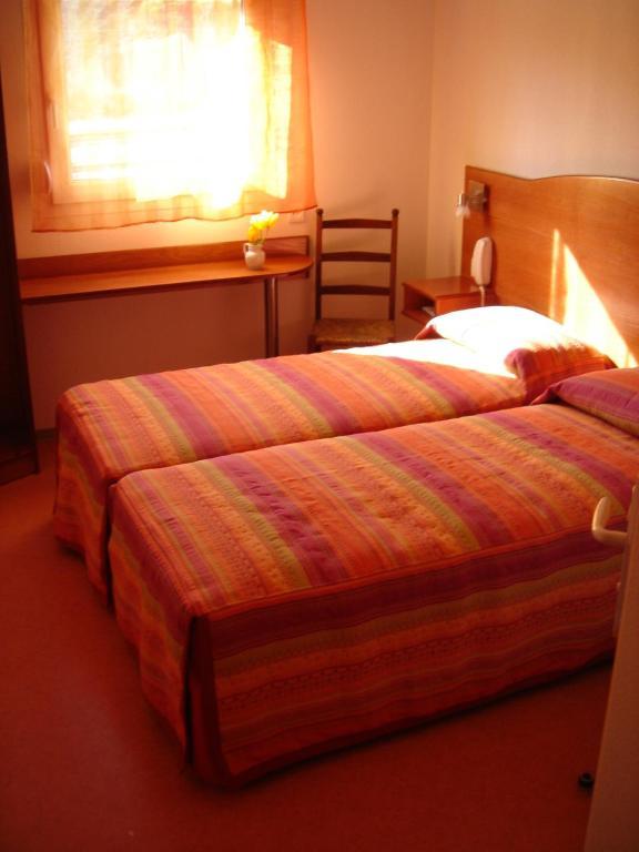 Hotel De L'Orb Bédarieux Rom bilde